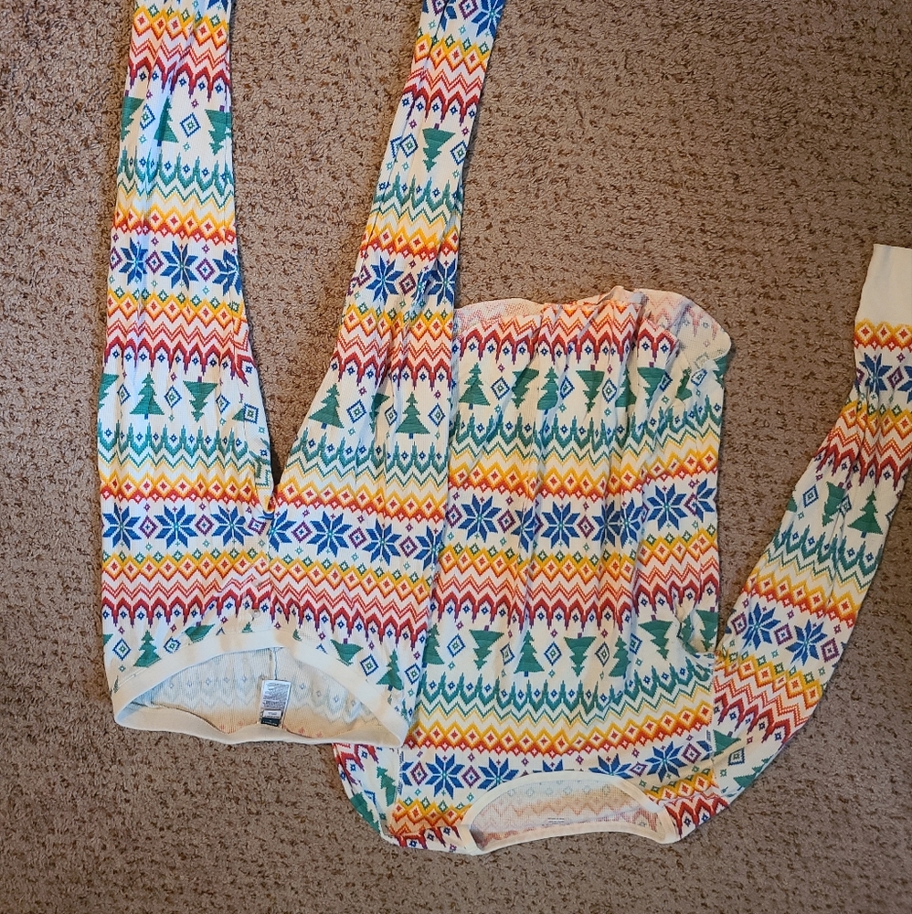 Old navy maternity pajama set. Large top medium bottoms